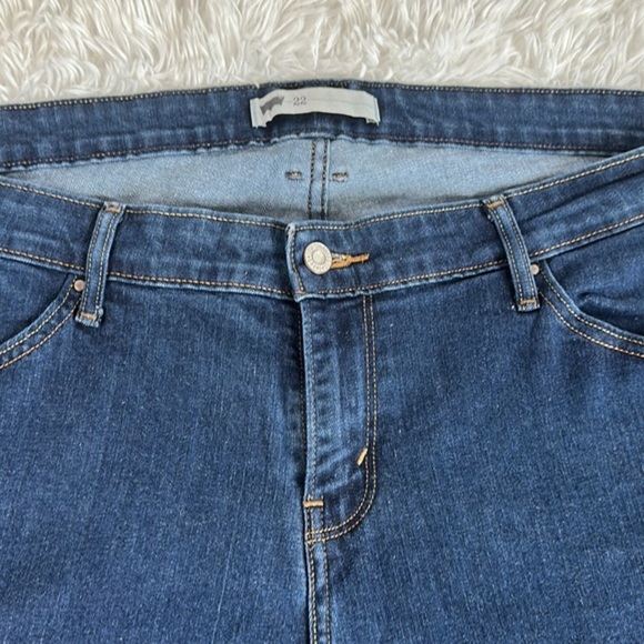 Levi’s Dark Blue Denim Cuffed Jean Shorts - Picture 4 of 10